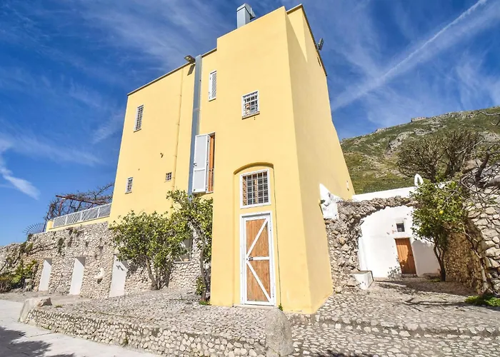3 Bedroom Gorgeous Home In Mondragone